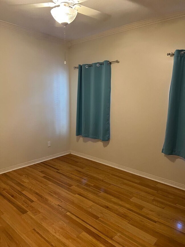 Building Photo - Large Home In and Established Neighborhood...