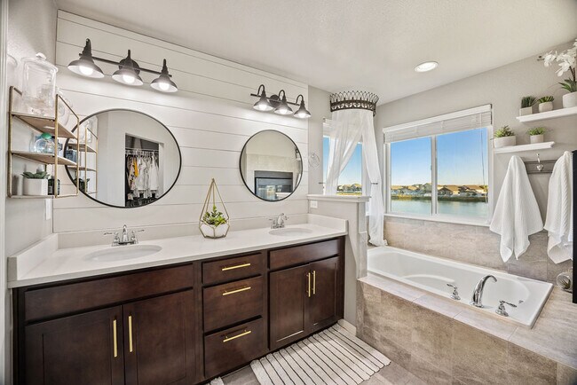 Building Photo - 580 Boxwood Dr