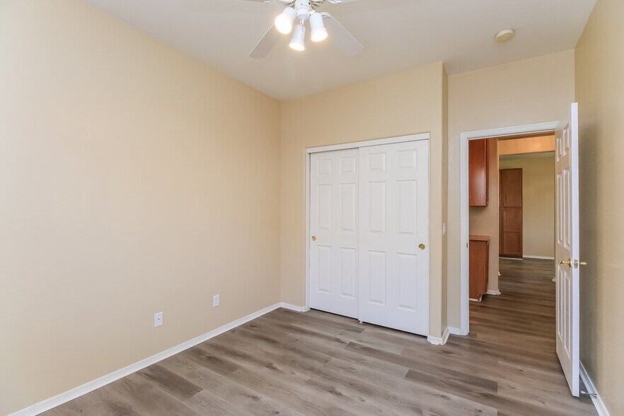 Building Photo - 2730 E Calle Del Norte Dr