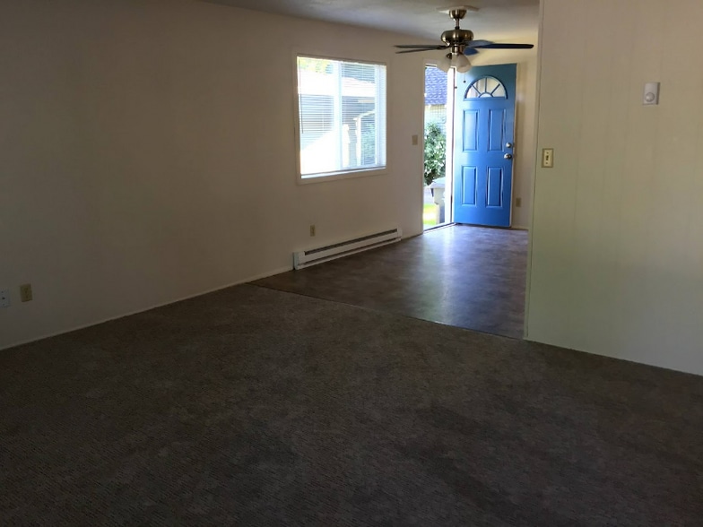 Building Photo - 705 Anna St