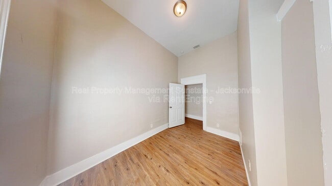 Building Photo - 2326 Moncrief Rd