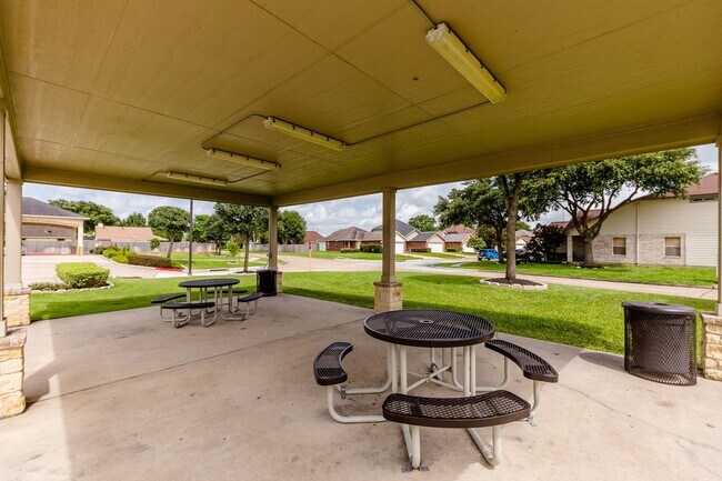 Building Photo - 7615 Greenwood Point Dr
