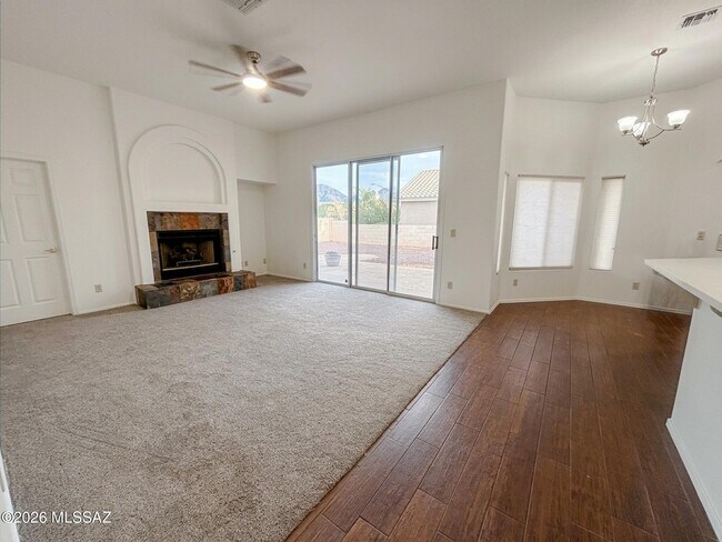 Building Photo - 12490 N Wayfarer Way