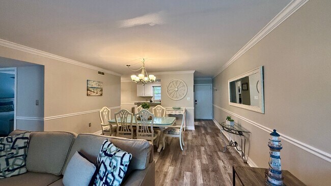 Building Photo - Charming 2/2 Seasonal Rental in Sarasota – Minutes from the Beach! Private Courtyard Included!!