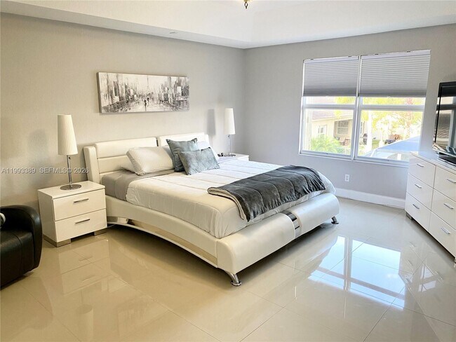 Building Photo - 4451 Seneca Ave