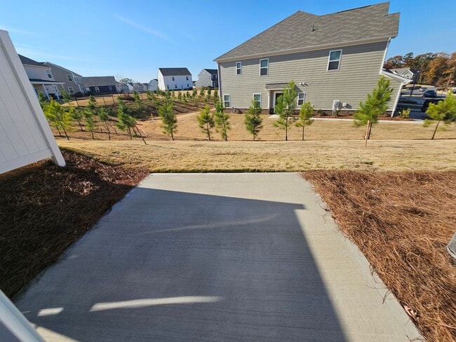 Building Photo - Like New Town Home in Kellerton Place, Monroe!