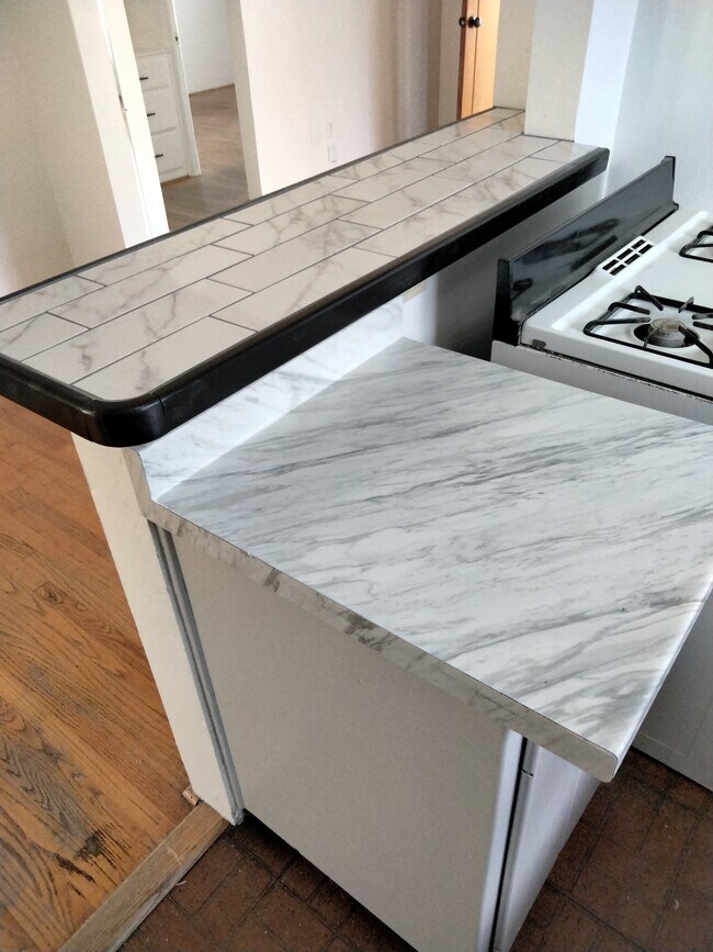 Building Photo - 5901 Vale Way