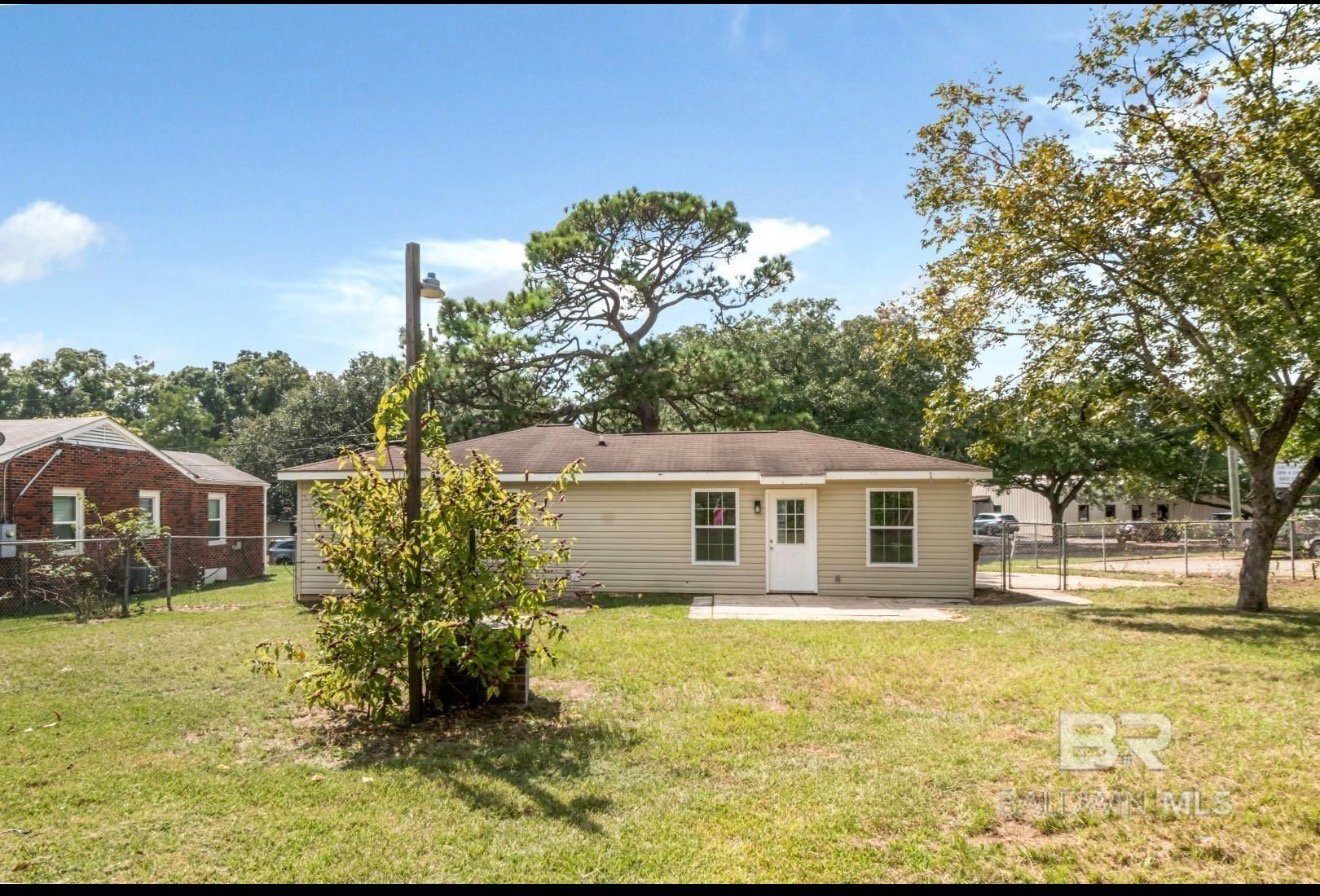 Building Photo - 1611 Rochelle St