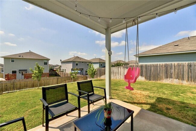 Building Photo - Modern Luxury Awaits in Buda – Stylish 4/B...
