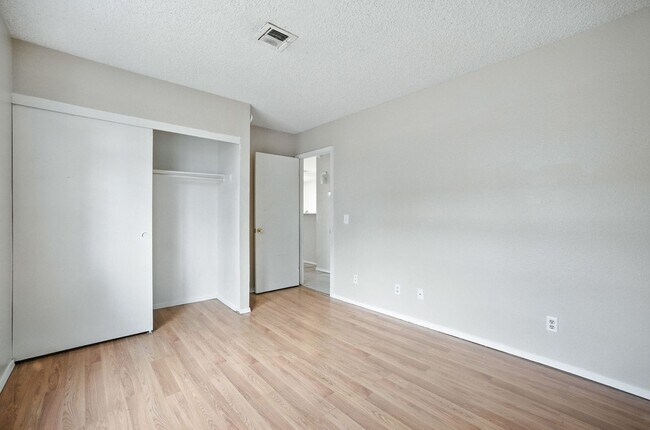 Building Photo - First floor 2-Bedroom, 1-Bath with Fireplace – Move-In Ready! ** MOVE IN SPECIAL! HALF OFF FIRST ...