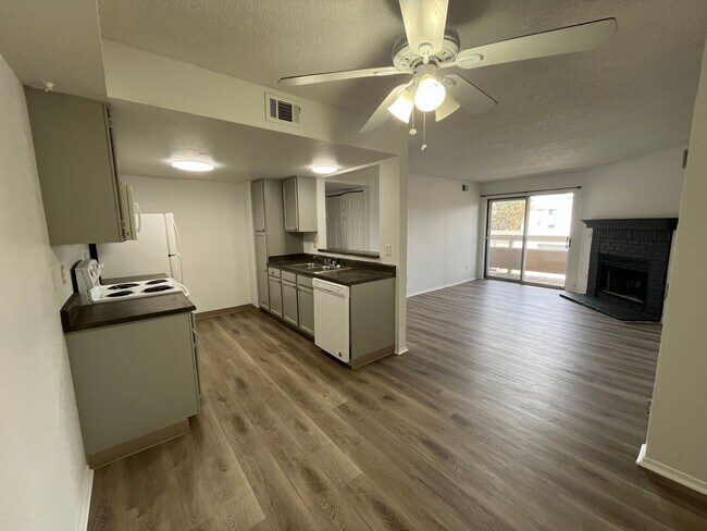 Building Photo - 2bd/2ba Washer/Dryer in unit!!!