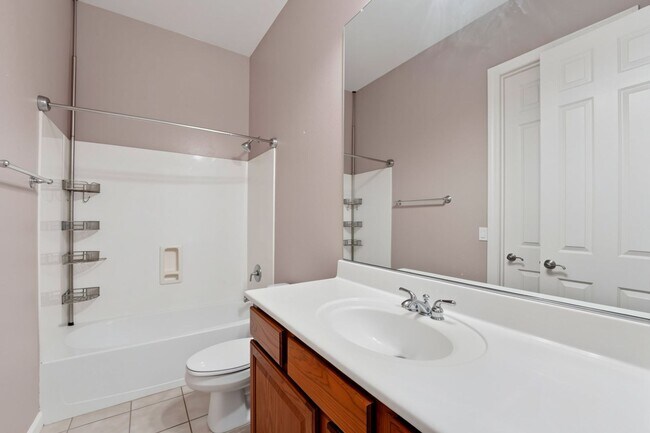 Building Photo - Welcome to this inviting Phoenix Rental - Available!