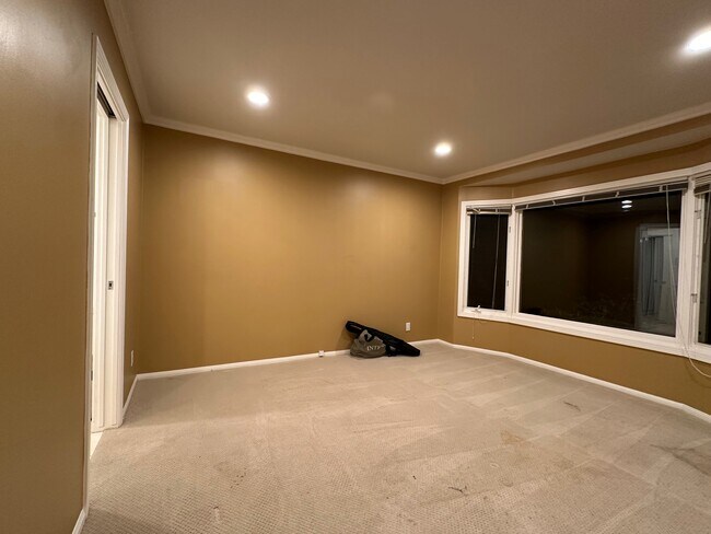 Building Photo - 19 Bronco Dr