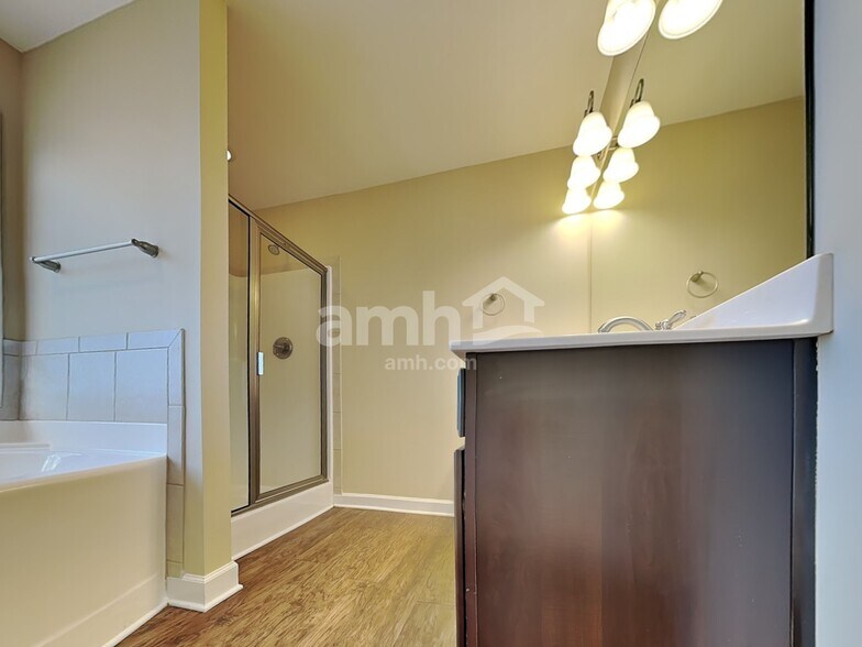 Building Photo - 524 McCarthy Dr