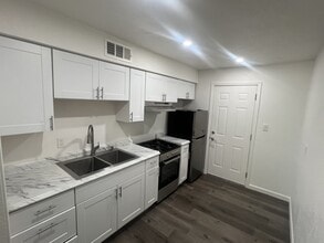 Building Photo - 1325 N 48th St