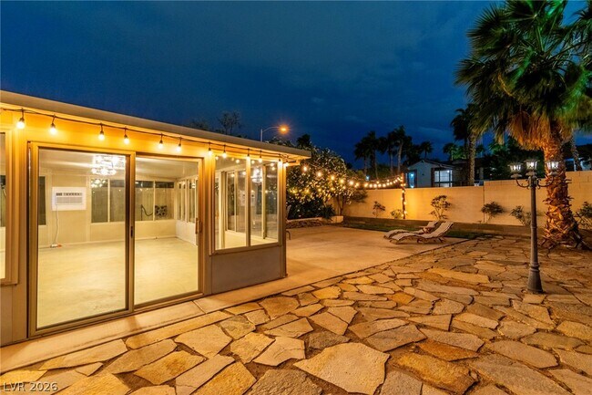 Building Photo - 2457 Swan Ln