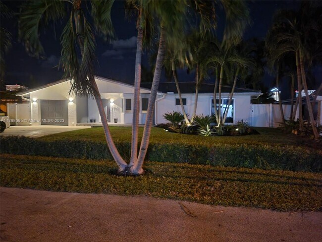 Building Photo - 2742 SE 11th St