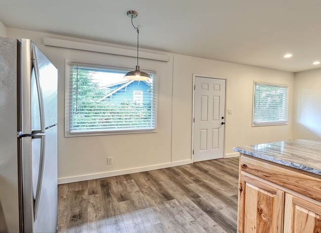 Building Photo - Lovely Apartment in Sehome - $400 OFF!**