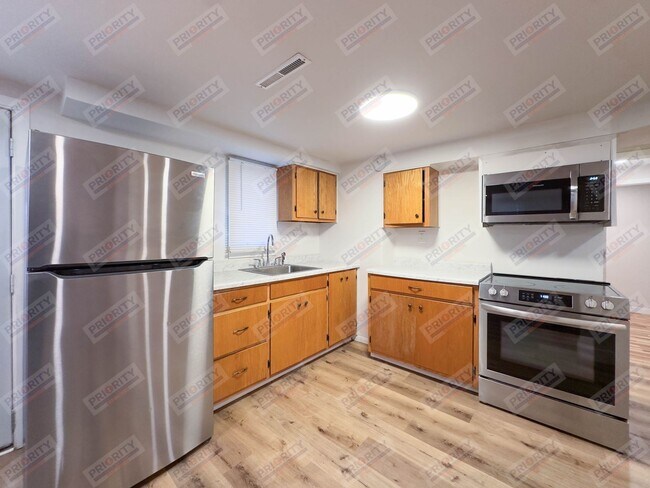 Building Photo - Updated Downtown Ranch with Mother-in-Law Suite