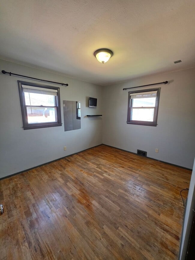 Building Photo - Centrally Located Three-Bedroom, Two-Bathroom House for Rent!