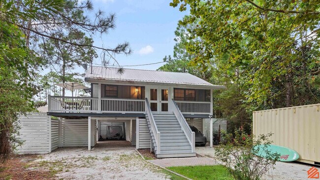 Building Photo - 33 Santana Dr