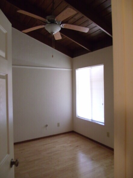 Building Photo - 848 E College Ave
