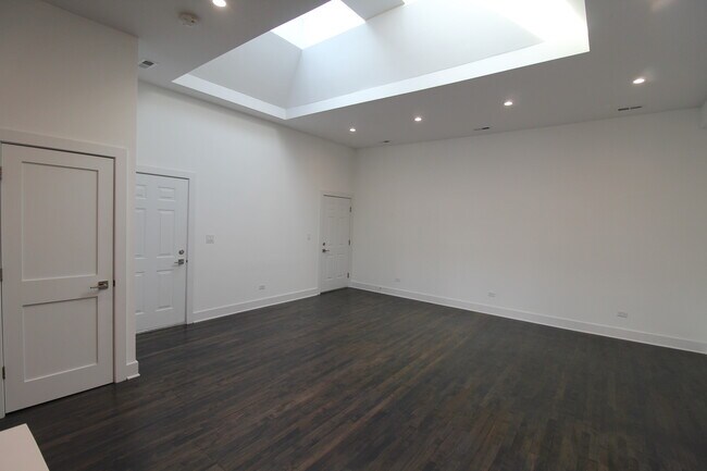 Building Photo - 1474 N Milwaukee Ave