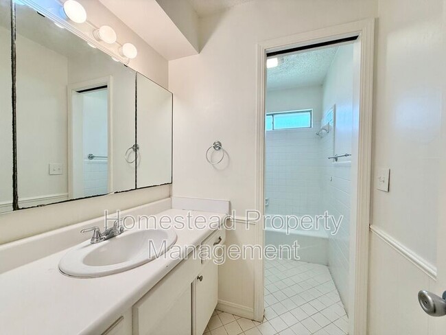 Building Photo - 12308 Green Valley Dr