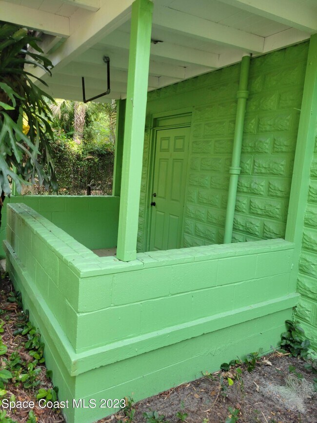 Building Photo - 874 Spiller St