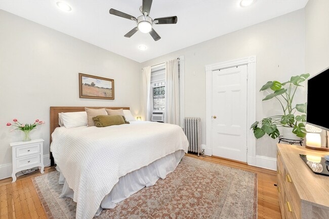 Building Photo - 405 Marlborough St
