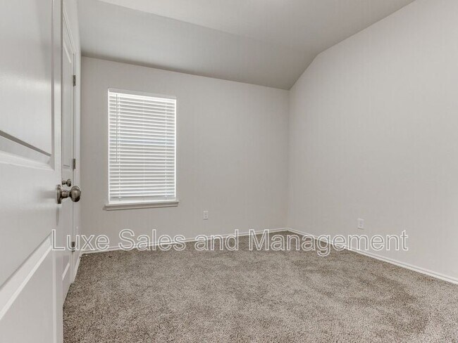 Building Photo - 1543 Pavy Pkwy