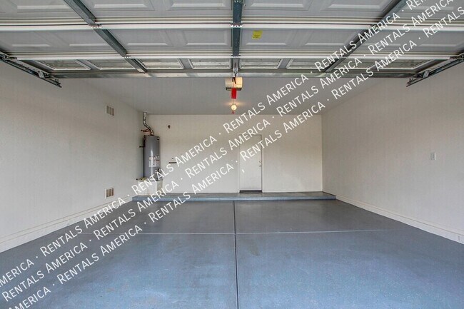 Building Photo - 935 E Blue Spruce Ln