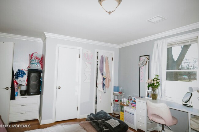 Building Photo - 295 Roosevelt Ave