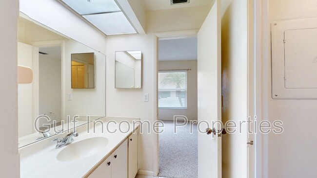 Building Photo - 6228 7th Ave W
