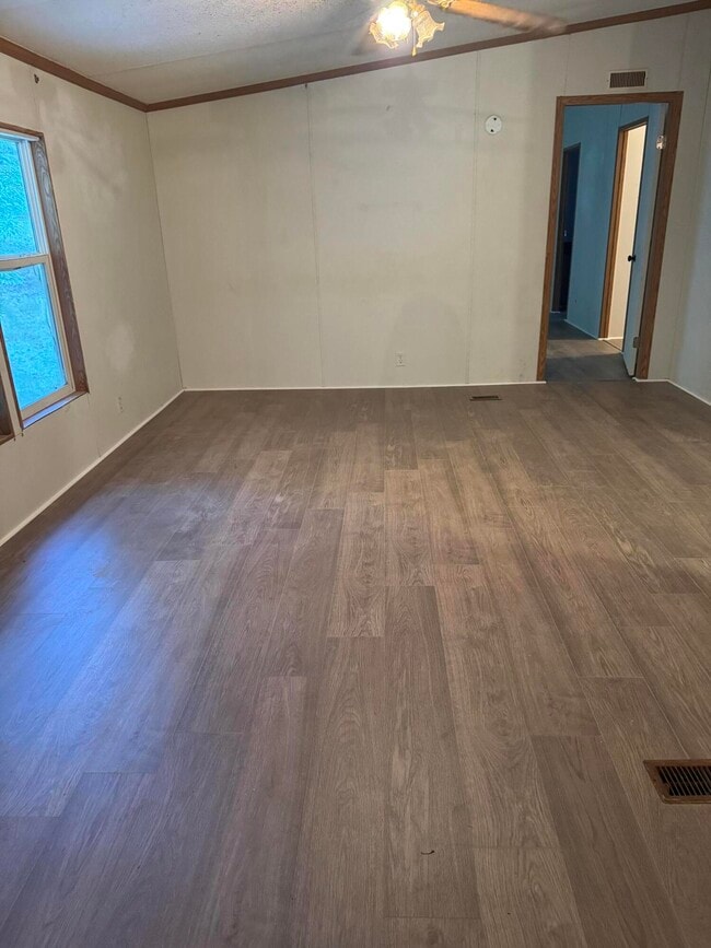 Building Photo - 1020 Little Perry Rd