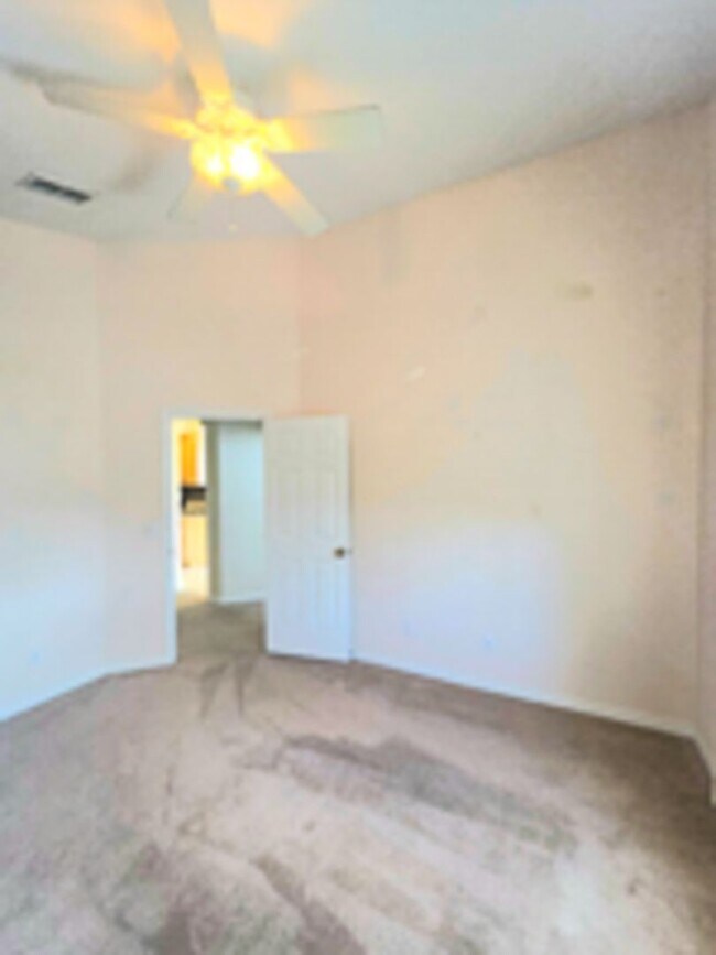 Building Photo - 691 Lakeworth Cir
