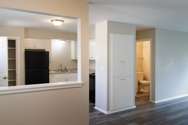 Building Photo - 3026 W Iona Terrace