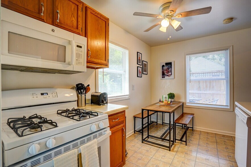 Building Photo - 88 Craig Ave