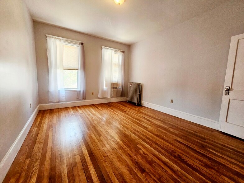 Building Photo - 243 Callender St