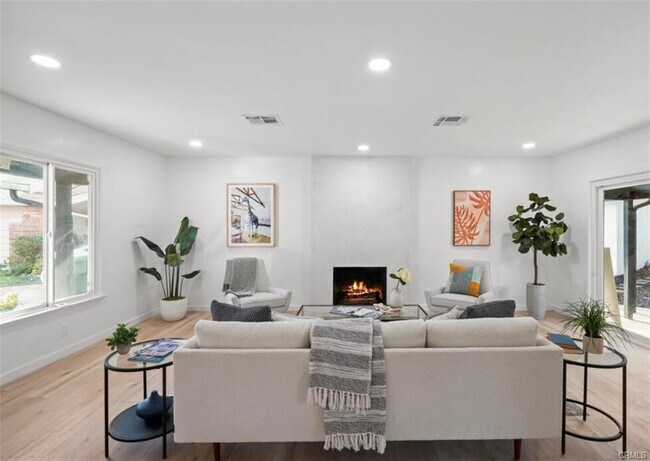 Building Photo - 15040 Broadmoor St