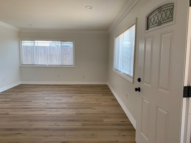 Building Photo - Home in Oceanside, Close to Mission Beach!