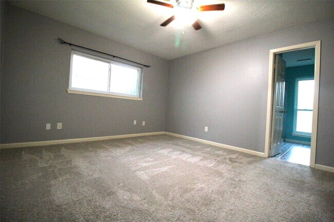 Building Photo - 20074 Crazy Horse Cir