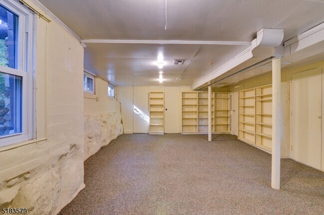 Building Photo - 15 Scenic Dr