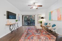 Building Photo - 1/1 Apartment Walking Distance to UT