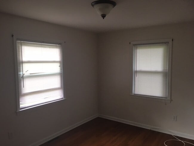 Building Photo - Single Family 3 BR, 2 Bath Rental House in...