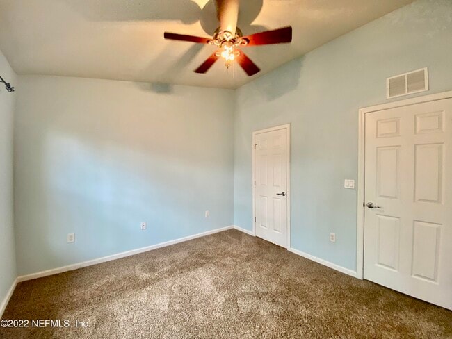 Building Photo - 8101 SUMMER PALM Ct