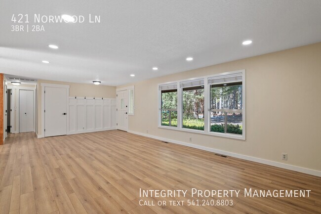 Building Photo - 421 Norwood Ln