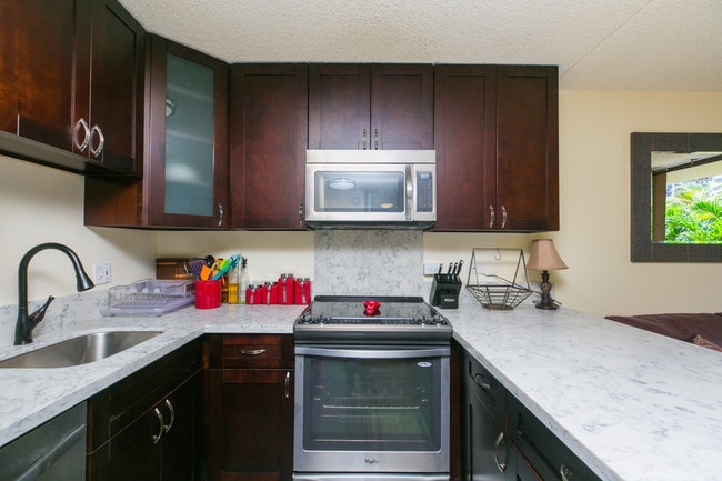 Building Photo - 411 Hobron Ln