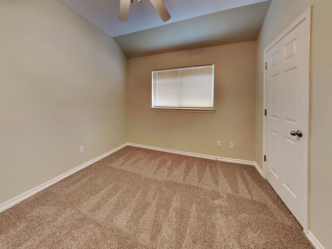 Building Photo - 7237 Dunn's Point Dr