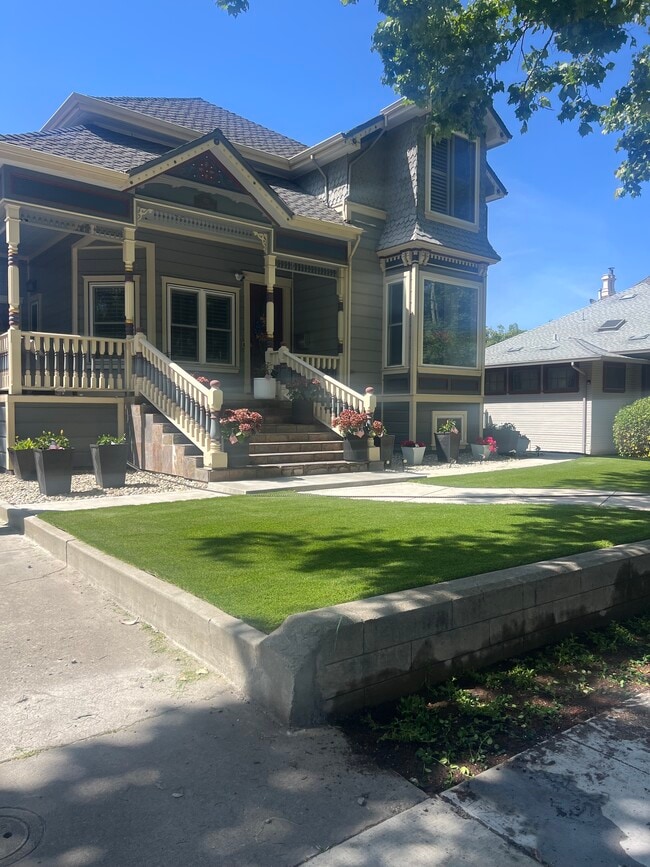 Building Photo - 931 Schiele Ave